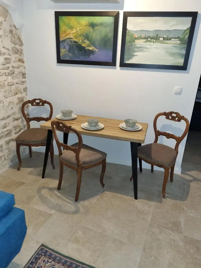 באלה Apartmani Ulika דירה